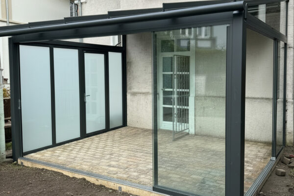 Glashaus "SDL Atrium" von Solarlux montiert in Detmold von Streit Lemgo